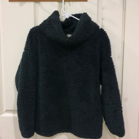 Green fluffy sweatshirt - Picture 1 of 3